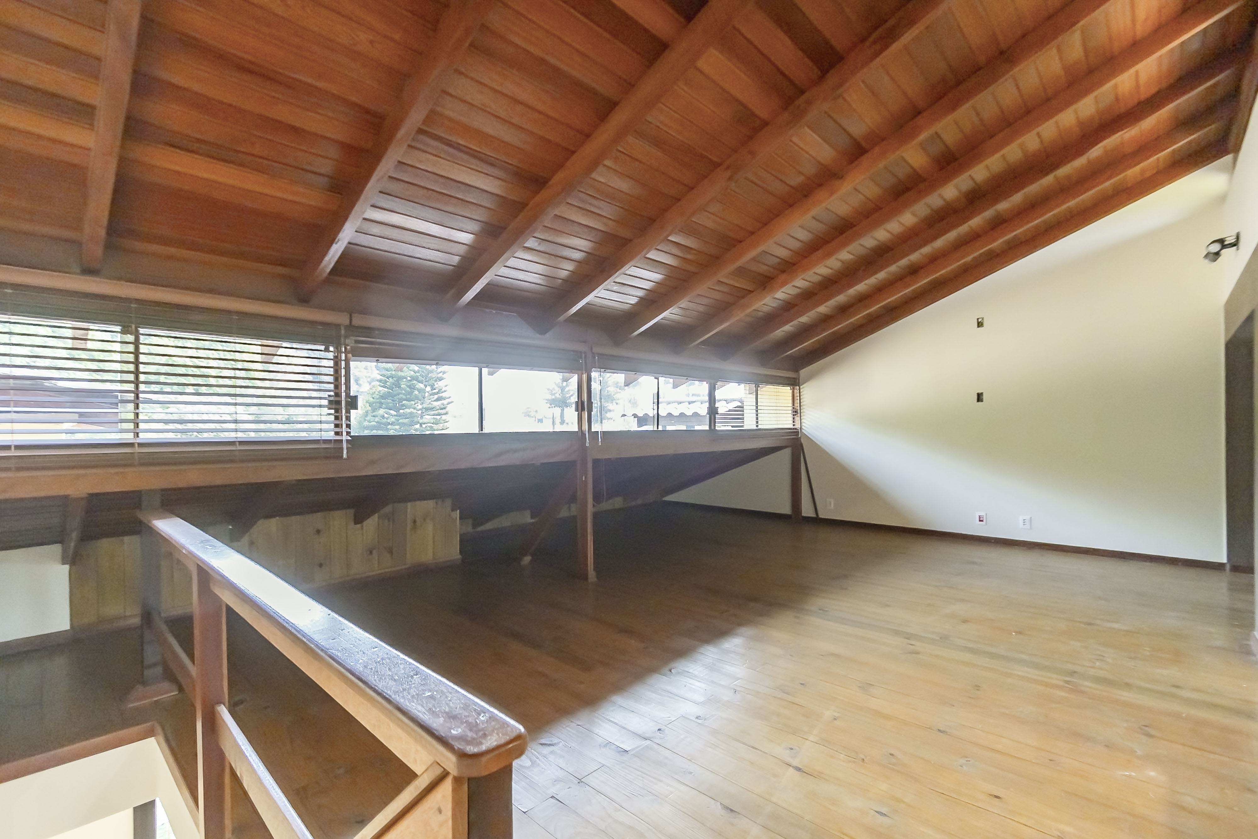 Foto do imóvel: Sobrado com 3 Quartos à Venda, 278 m² em Vista Alegre - Curitiba