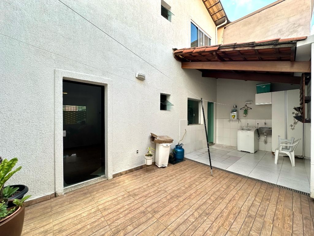 Imagem Casa com 3 Quartos à Venda, 122 m² em Planalto - Belo Horizonte