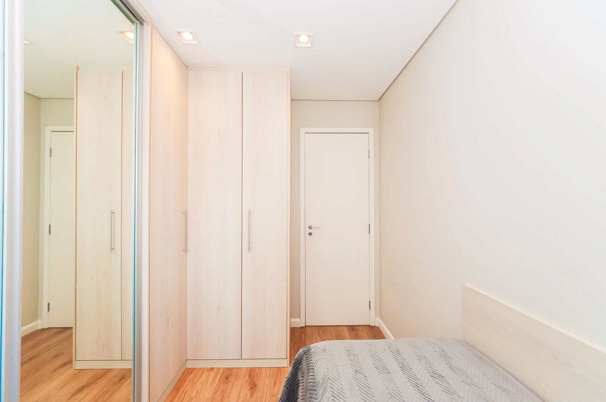Imagem Apartamento com 2 Quartos à Venda, 75 m² em Cabral - Curitiba