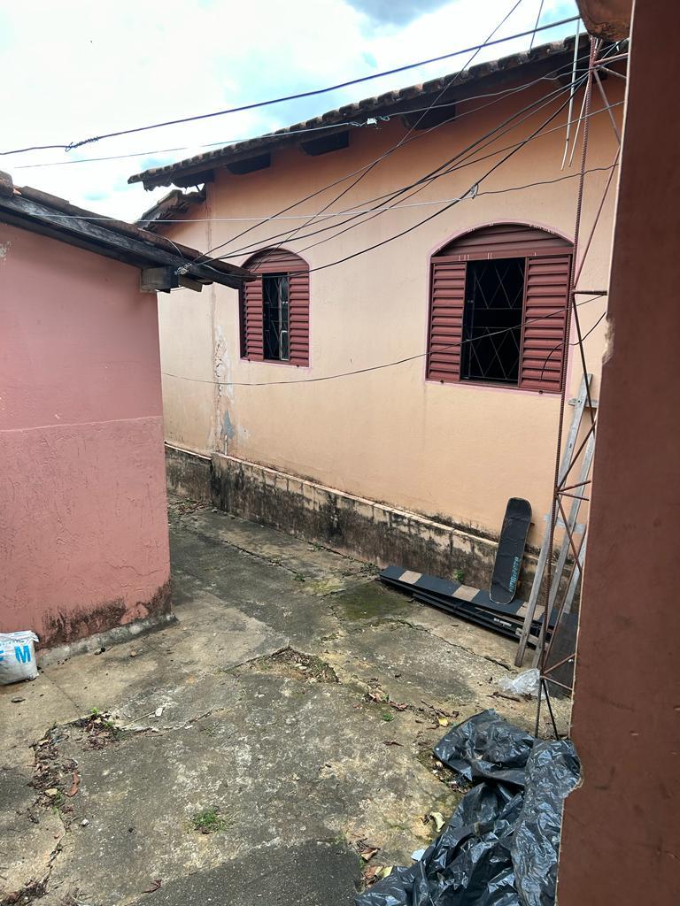 Imagem Casa com 3 Quartos à Venda, 211 m²em Jardim América - Goiânia