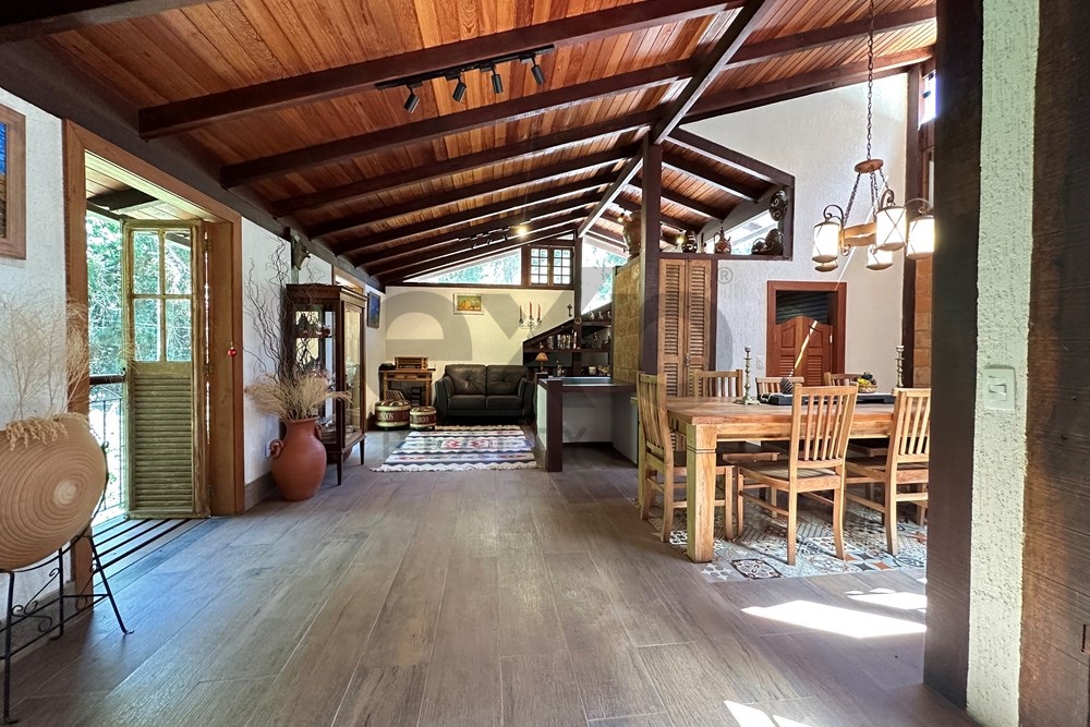 Imagem Casa de Condomínio com 5 Quartos à Venda, 502 m² em Corrêas - Petrópolis