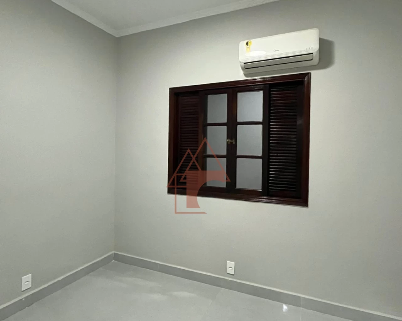 Imagem Casa com 4 Quartos à Venda, 230 m² em Jardim Casqueiro - Cubatão