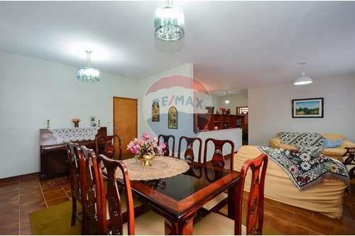 Imagem Sobrado com 3 Quartos à Venda, 351 m²em Jardim Esplanada II - São José dos Campos