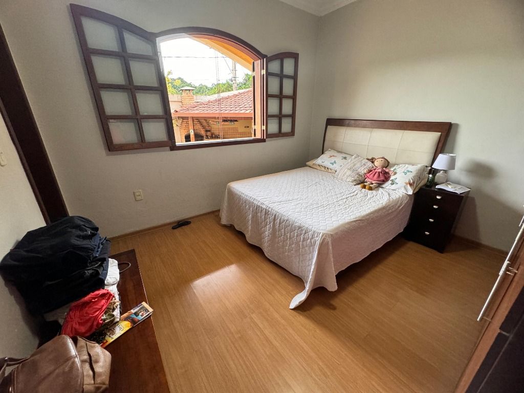 Imagem Casa com 4 Quartos à Venda, 249 m² em Tijuca - Contagem