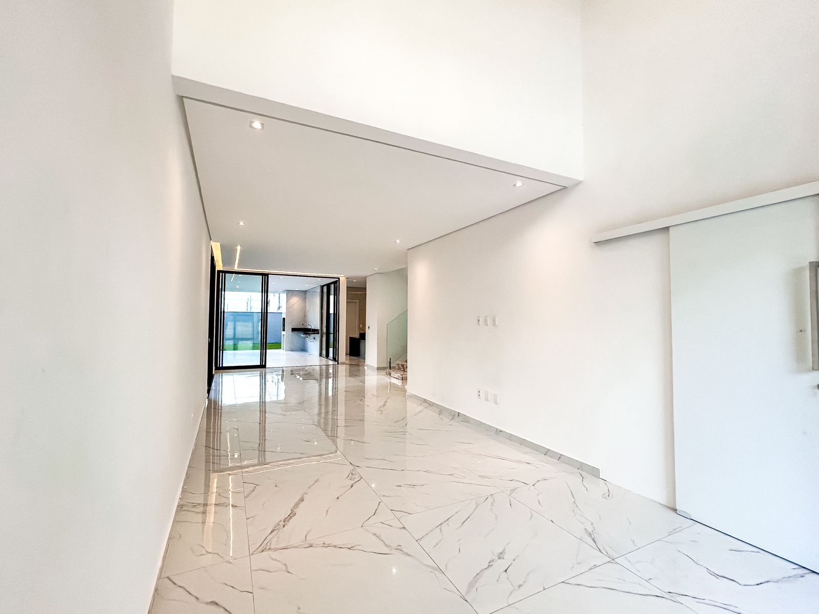 Imagem Casa de Condomínio com 5 Quartos à Venda, 252 m² em Cidade Alpha - Eusébio