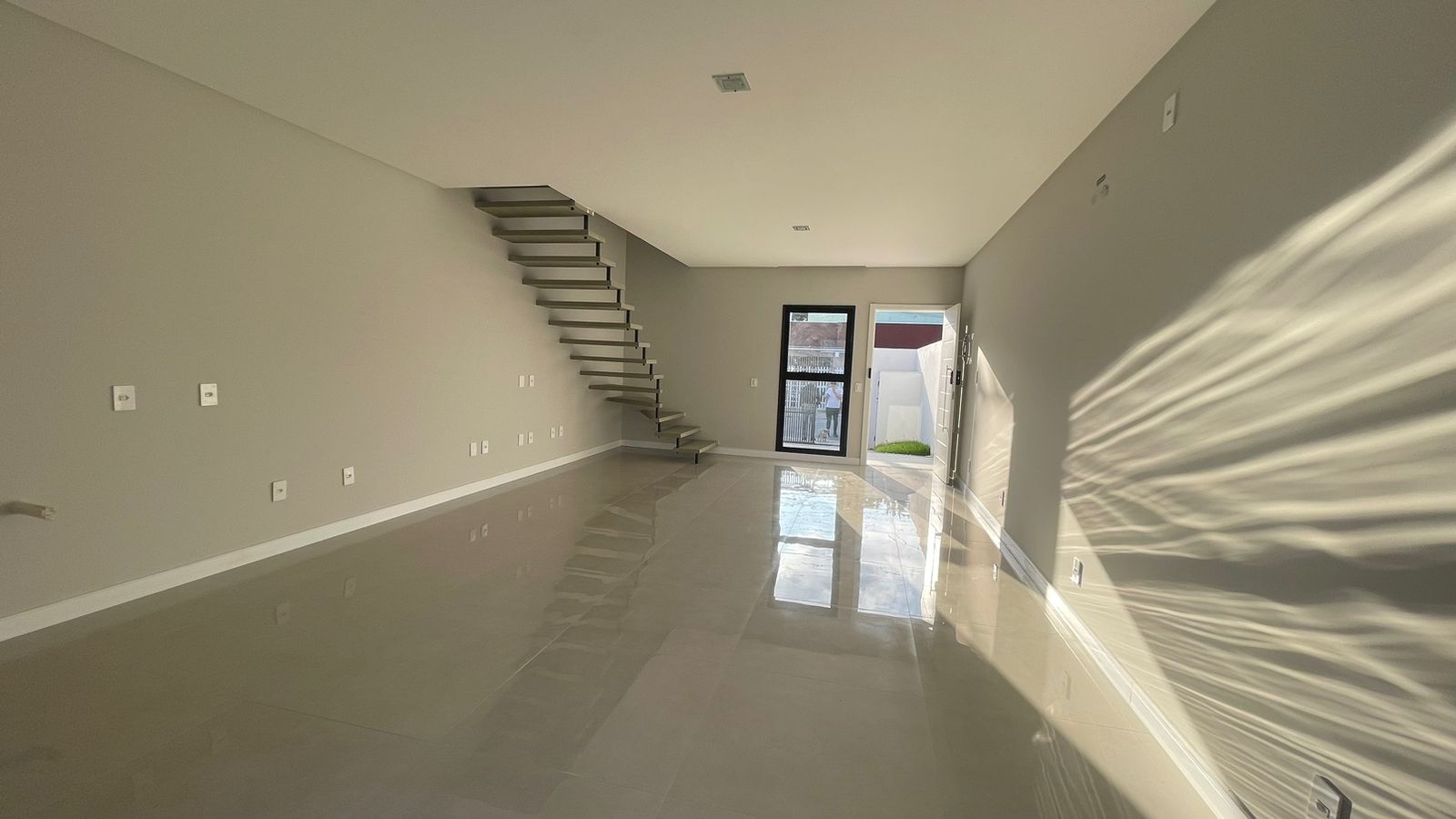 Imagem Sobrado com 3 Quartos à Venda, 124 m²em Centro - Camboriú