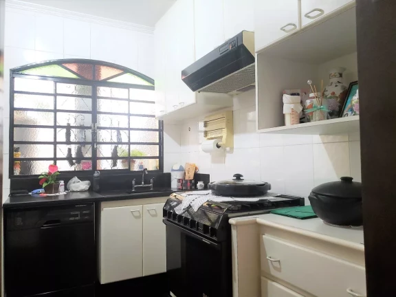 Imagem Sobrado com 3 Quartos à Venda ou Locação, 220 m²em Conjunto Residencial Vista Verde - São Paulo