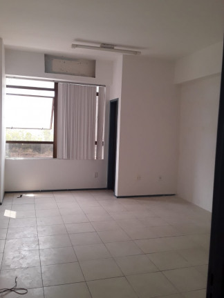 Sala Comercial à Venda, 35 m² em Calhau - São Luís