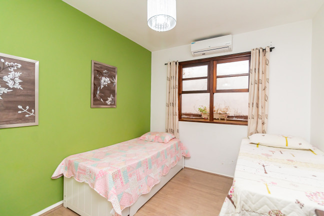 Imagem Casa com 3 Quartos à Venda, 182 m² em Bacacheri - Curitiba