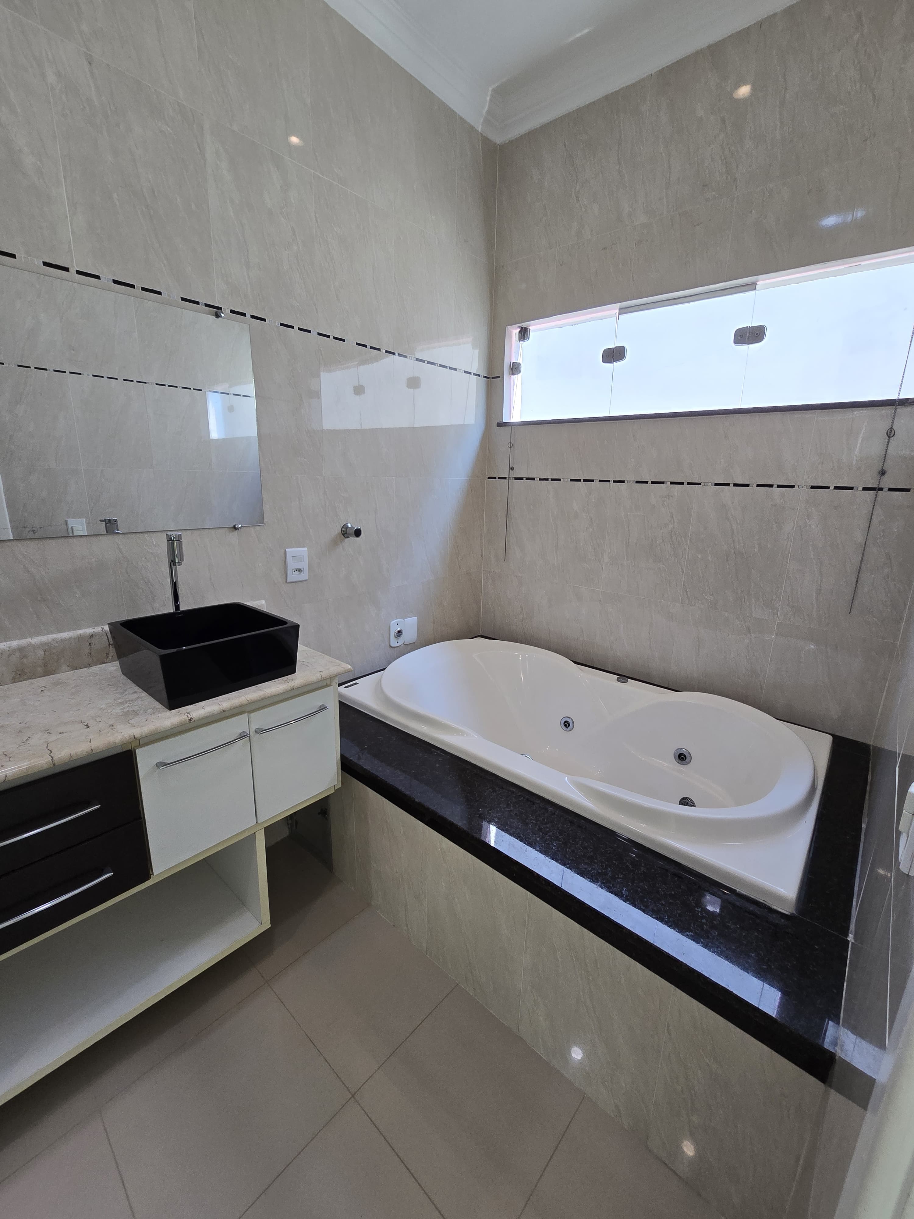 Imagem Casa de Condomínio com 4 Quartos à Venda, 238 m² em Tarumã - Manaus