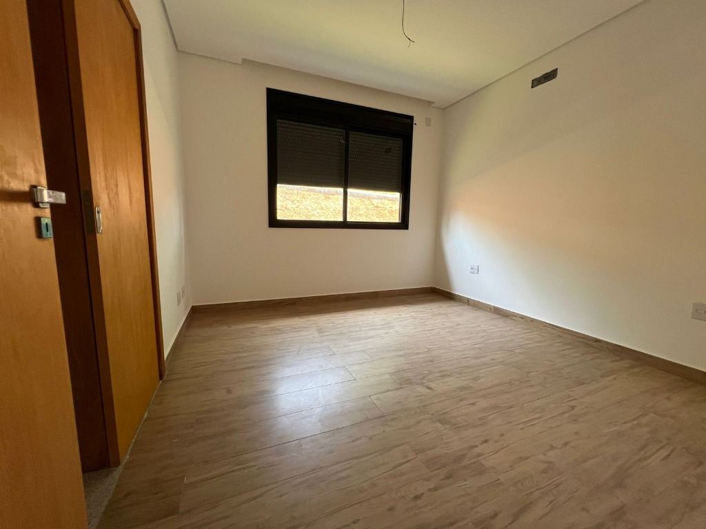 Imagem Casa de Condomínio com 4 Quartos à Venda, 200 m² em  - 
