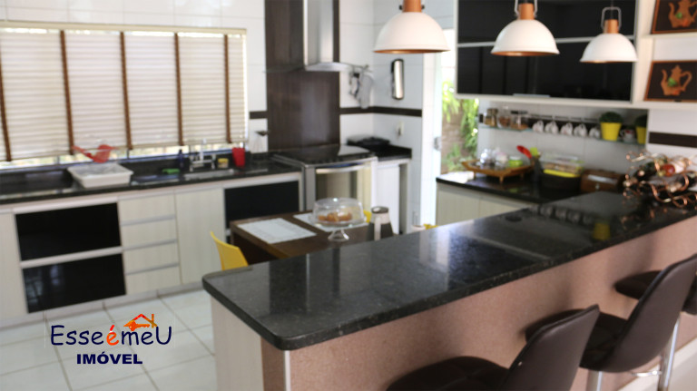 Imagem Casa com 5 Quartos à Venda, 250 m² em Jardins Madri - Goiânia