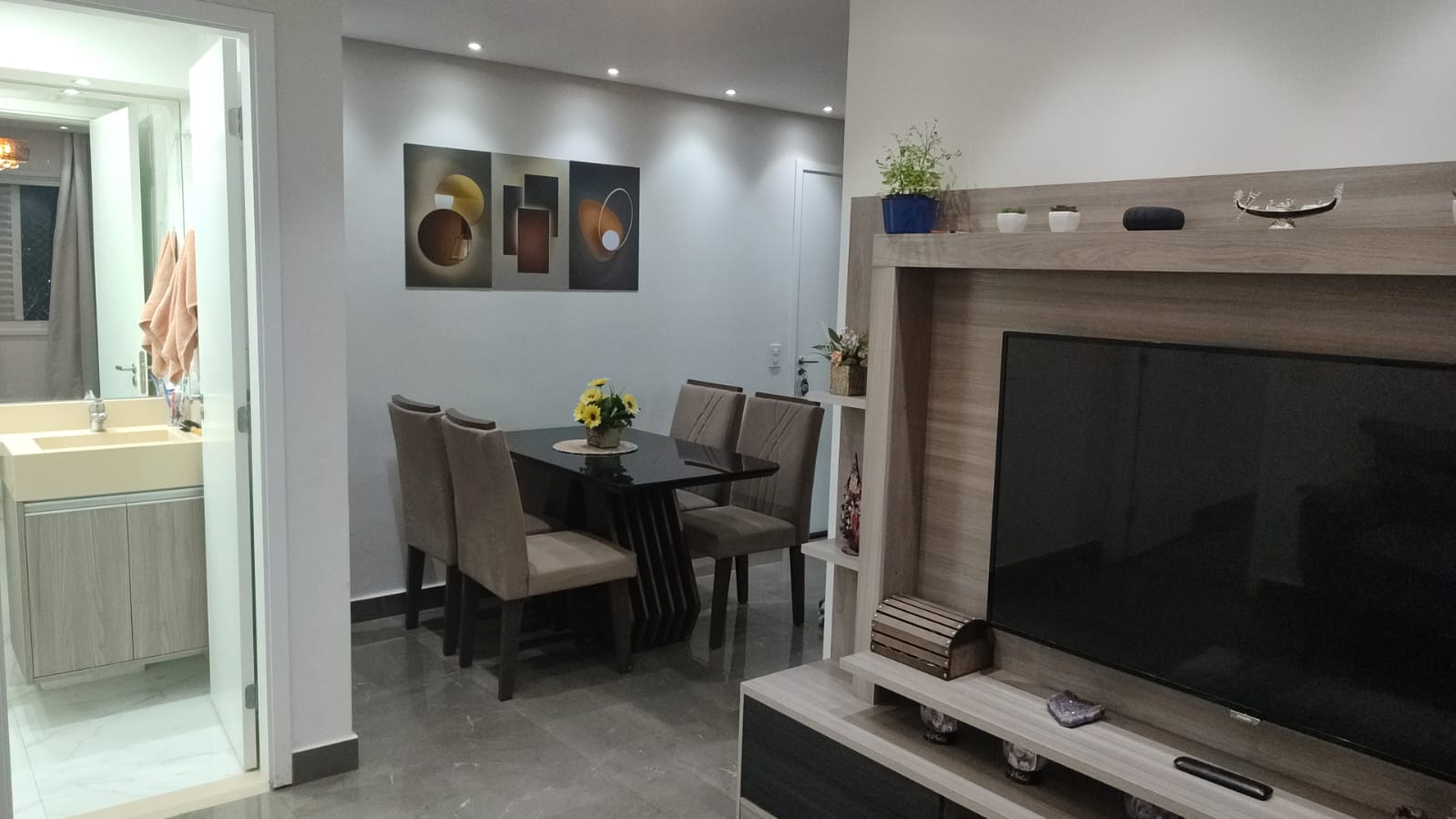 Imagem Apartamento com 2 Quartos à Venda, 60 m²em Jardim Tupanci - Barueri