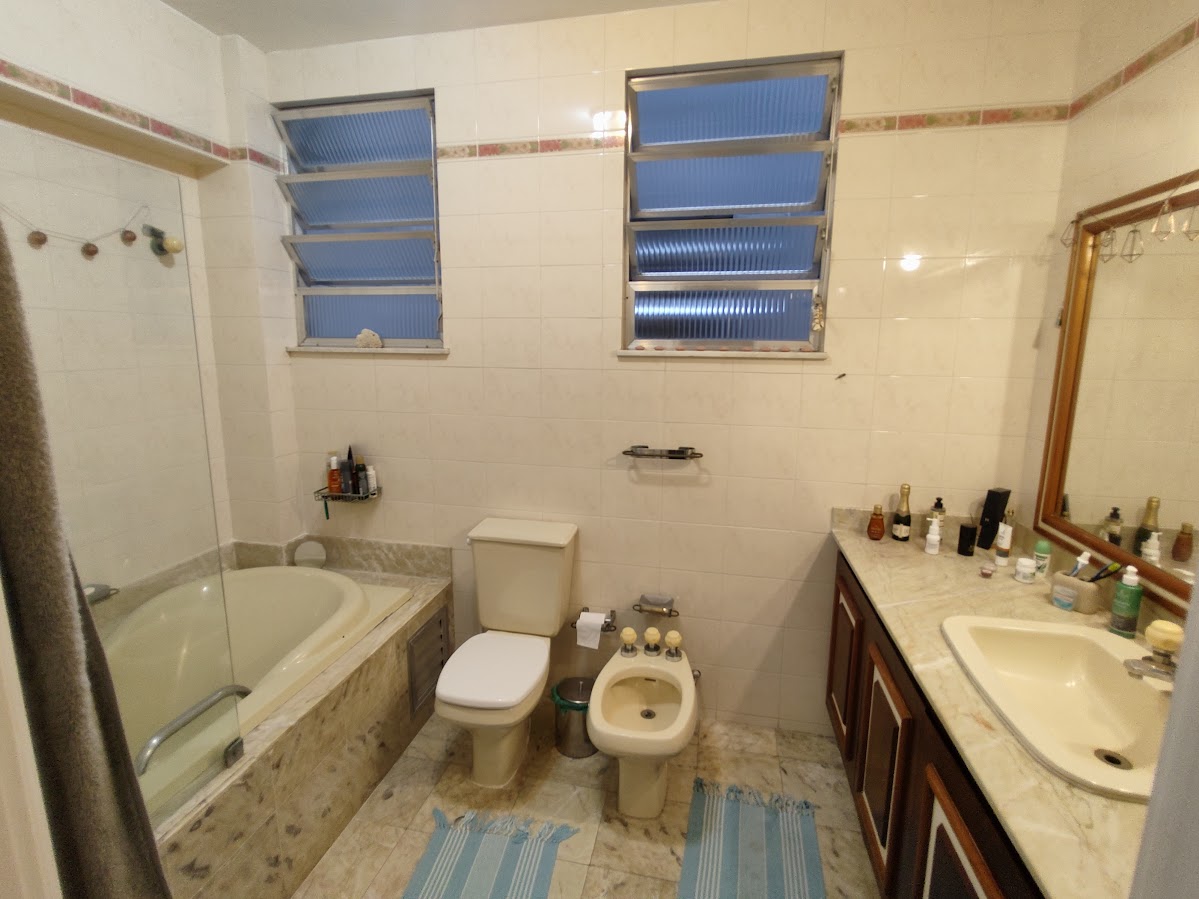 Imagem Apartamento com 3 Quartos à Venda, 165 m²em Copacabana - Rio de Janeiro