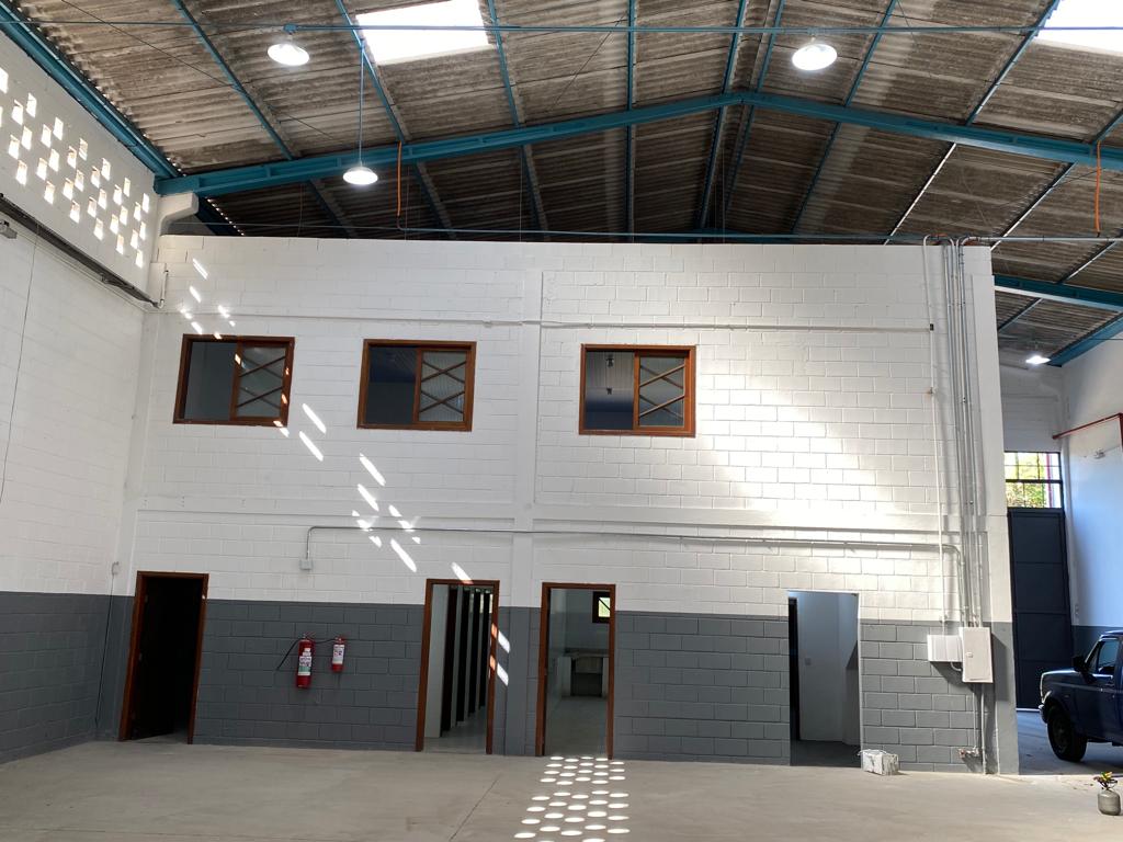 Foto do imóvel: Galpão para Alugar, 1.300 m² em Jardim Henriqueta - Taboão da Serra