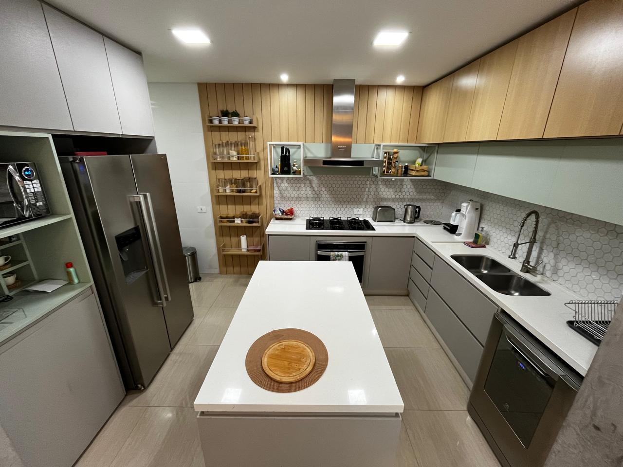 Imagem Casa com 3 Quartos à Venda, 265 m²em Abranches - Curitiba