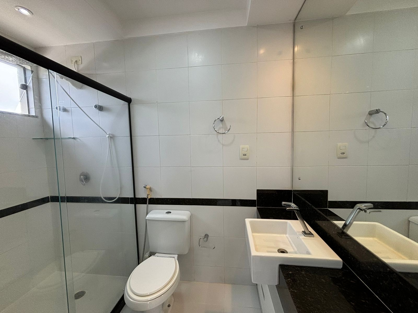Imagem Casa com 3 Quartos para Alugar, 170 m²em Buraquinho - Lauro de Freitas