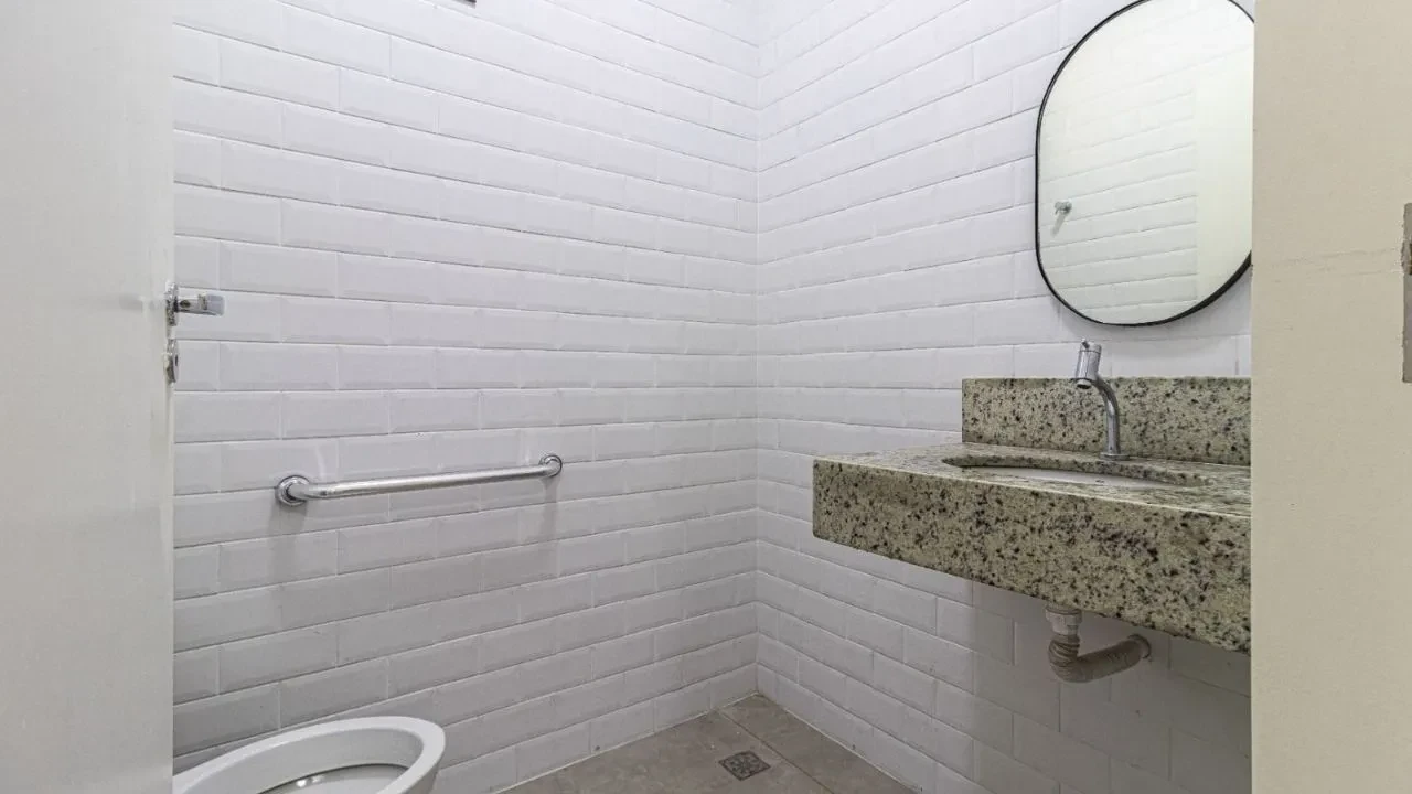 Foto do imóvel: Loja à Venda ou Locação, 550 m² em Vila Mathias - Santos