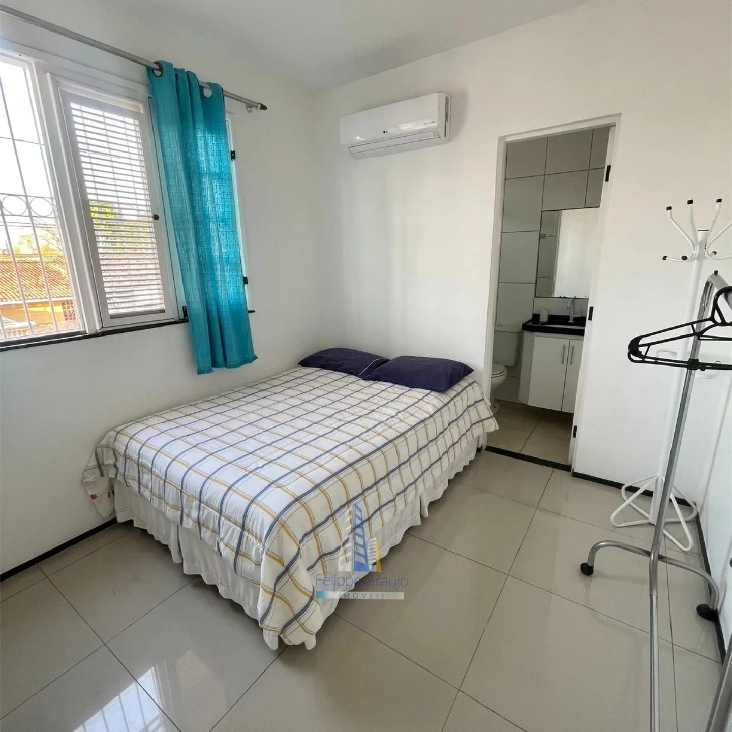 Imagem Casa com 4 Quartos à Venda, 212 metros em Maraponga - Fortaleza