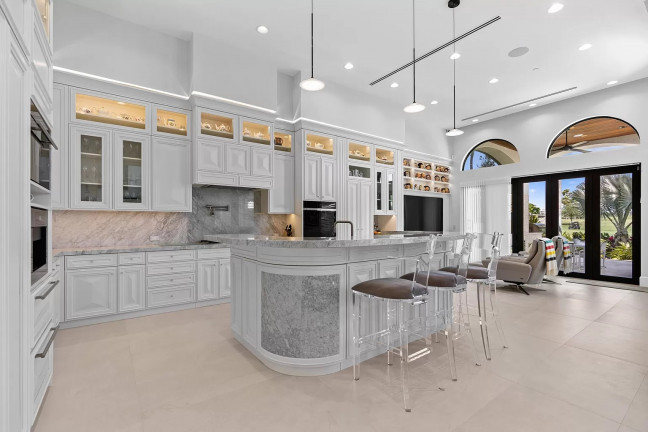 Foto do imóvel: Casa com 6 Quartos à Venda ou Locação, 2.000 m²em Alphaville Residencial Dois - Barueri