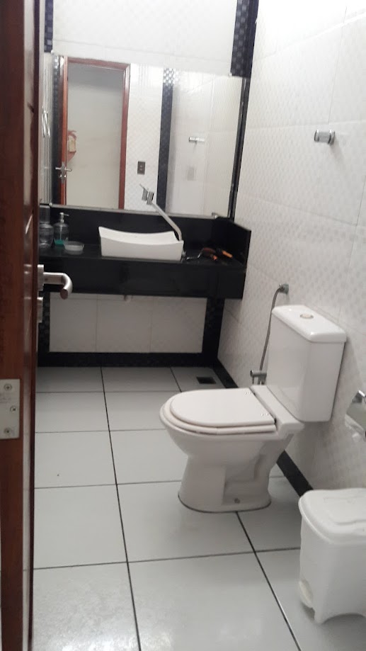 Imagem Casa com 3 Quartos à Venda, 210 m²em Catolé - Campina Grande