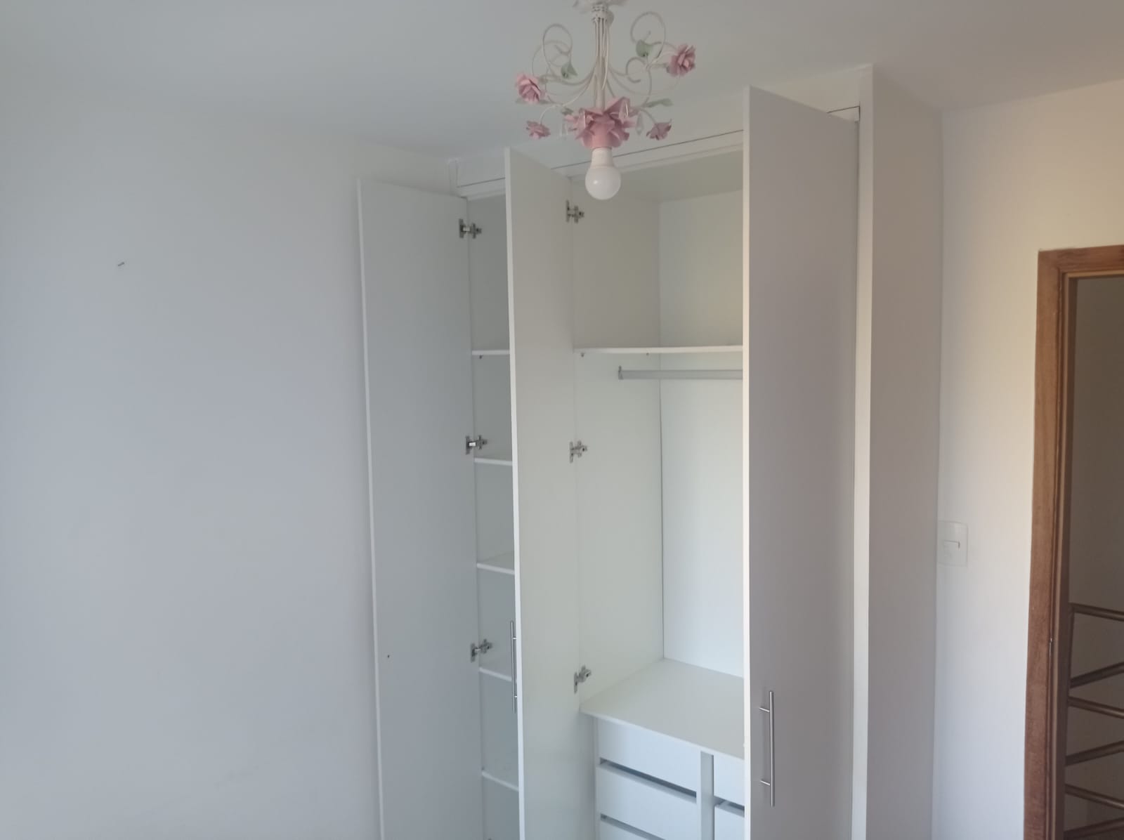 Imagem Casa com 2 Quartos para Alugar, em Vila de Abrantes (Abrantes) - Camaçari
