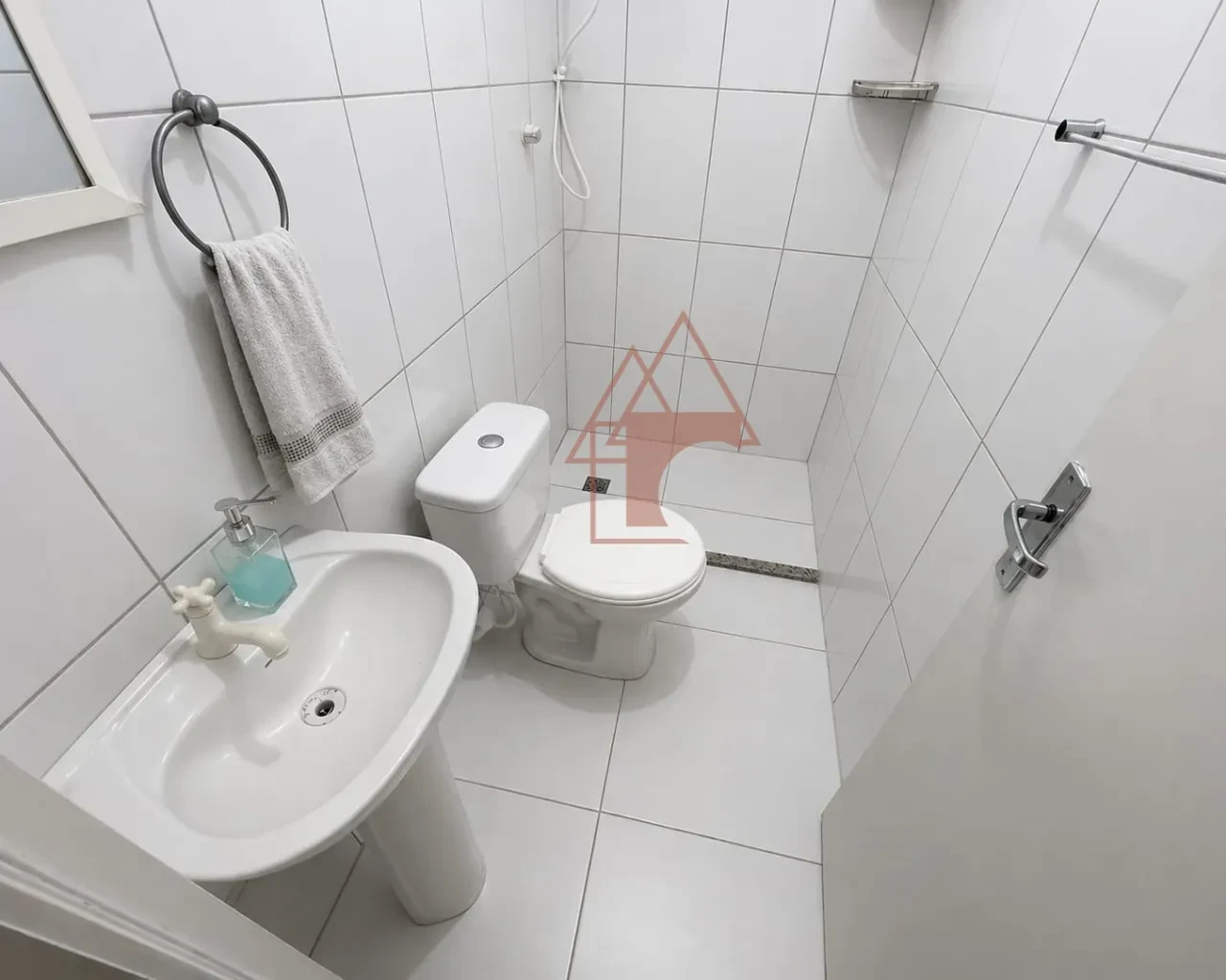 Imagem Sobrado com 2 Quartos à Venda, 80 metros em Enseada - Guarujá