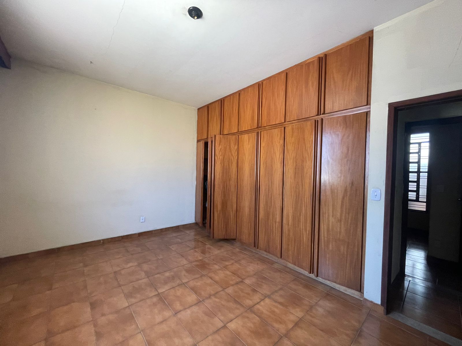 Imagem Sobrado com 4 Quartos à Venda, 399 m²em Setor Leste Universitário - Goiânia