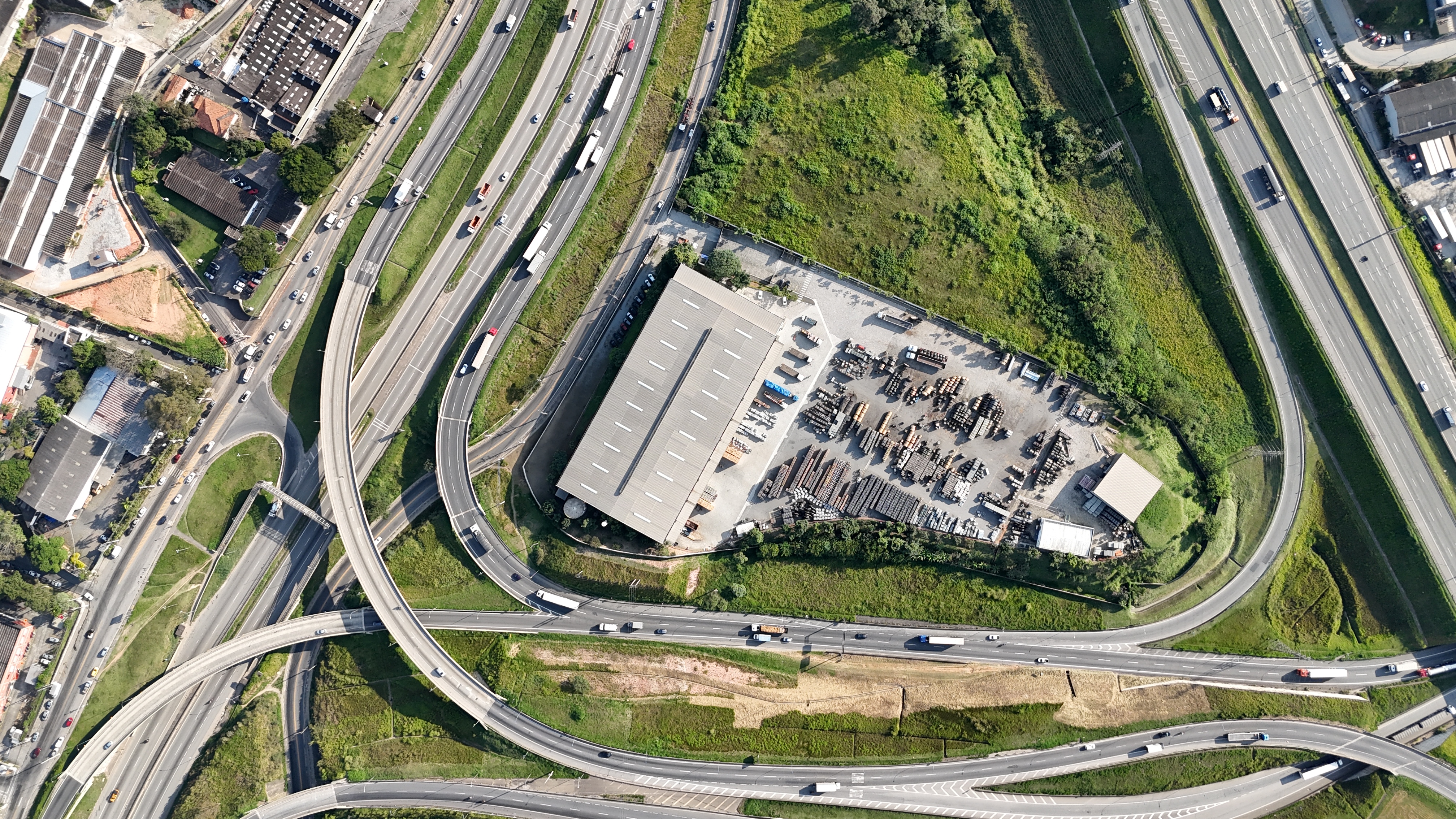 Foto do imóvel: Galpão para Alugar, 7.600 m² em Jardim Vista Alegre - Embu das Artes