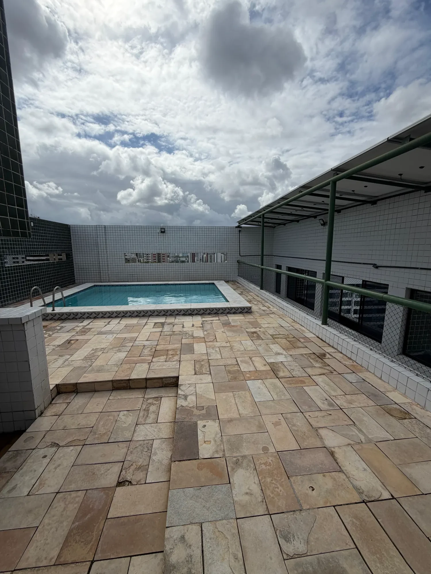 Imagem Apartamento com 3 Quartos à Venda, 75 m² em Espinheiro - Recife