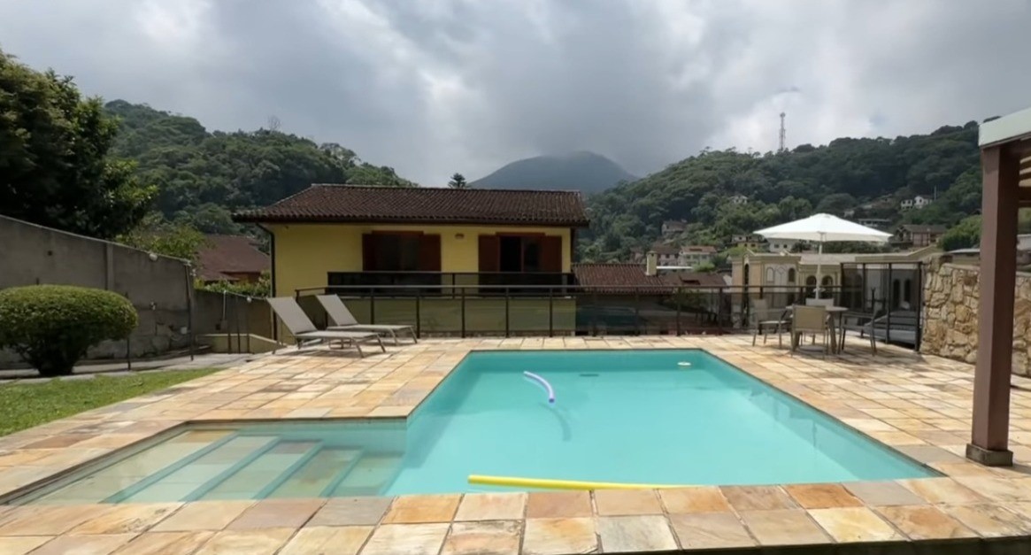 Imagem Casa com 4 Quartos à Venda, 441 m² em Castelanea - Petrópolis