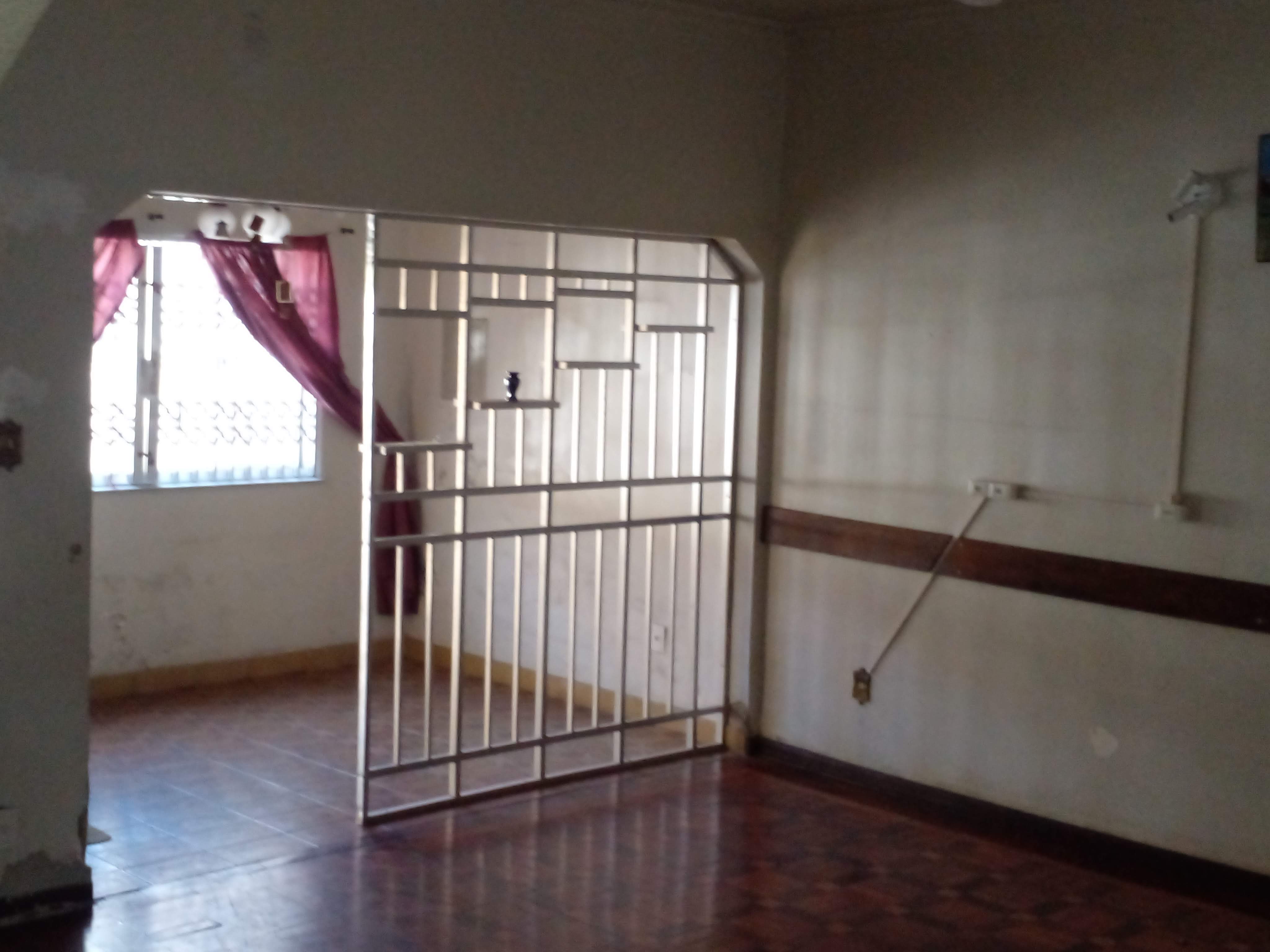 Imagem Sobrado com 3 Quartos à Venda, 254 m² em Centro - Mogi das Cruzes