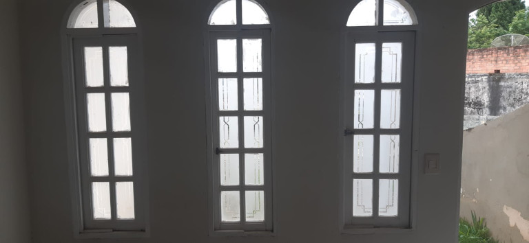 Sobrado com 2 Quartos para Alugar, 90 m²em Taboão - São Roque