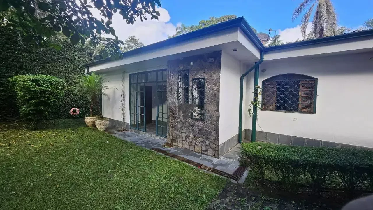 Casa com 3 Quartos à Venda, 290 m² em Centro - Embu das Artes