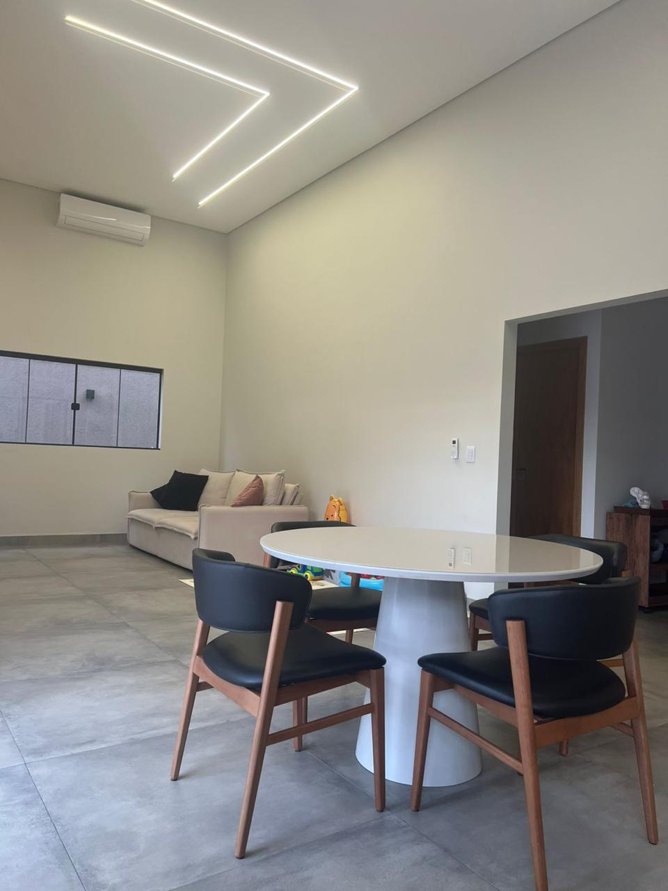 Imagem Casa com 3 Quartos à Venda, 200 m² em Parque Residencial Rita Vieira - Campo Grande