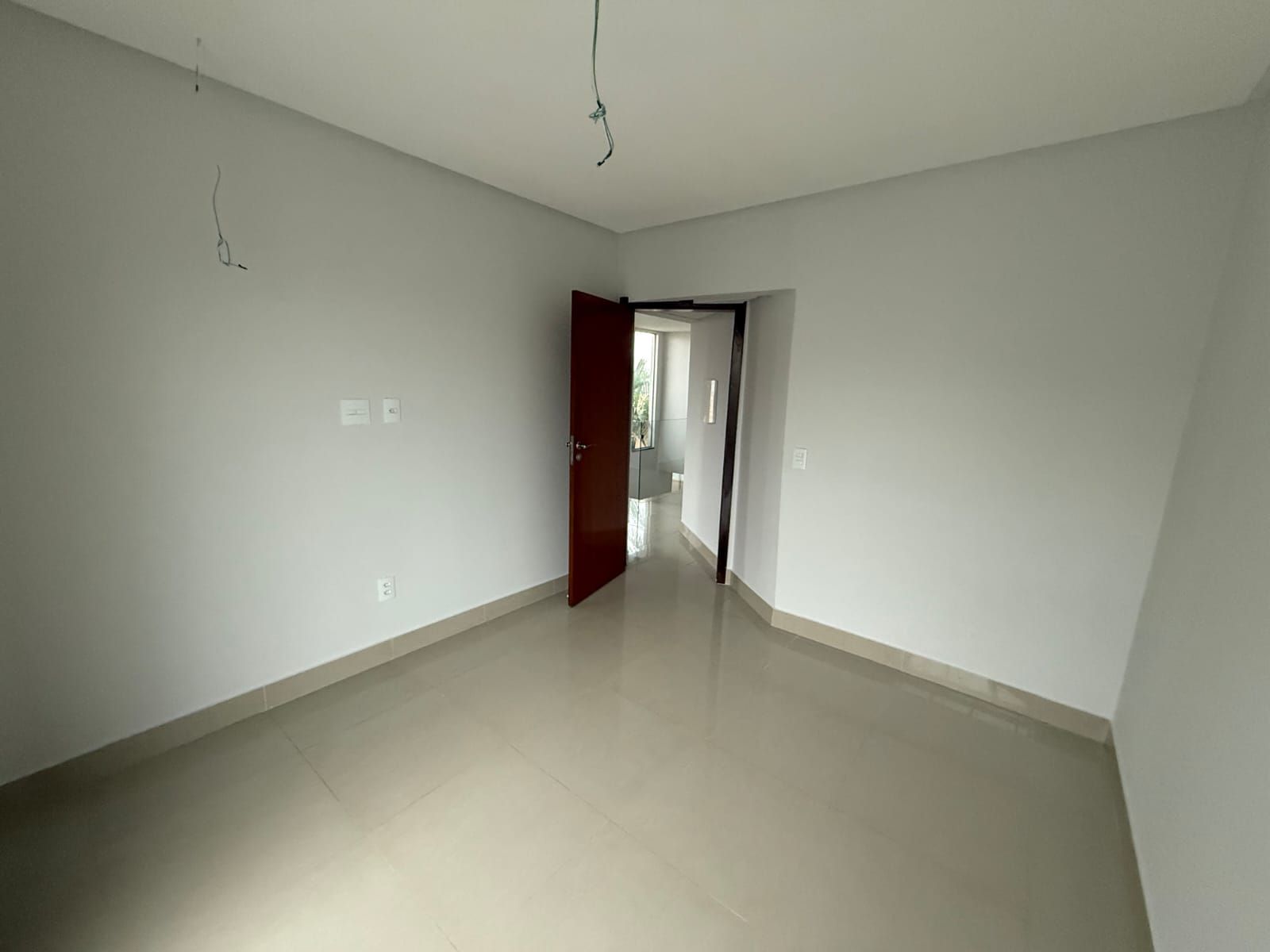 Imagem Casa com 4 Quartos à Venda, 368 m² em Loteamento Portal do Sol I - Goiânia