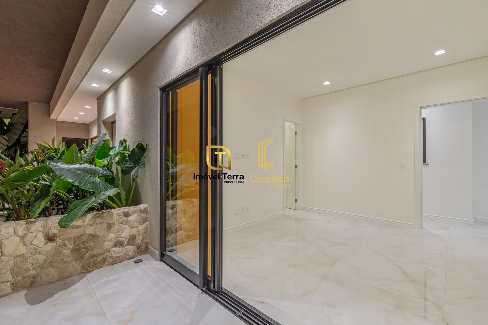 Imagem Casa de Condomínio com 5 Quartos à Venda, 356 m² em Cidade Alpha - Eusébio