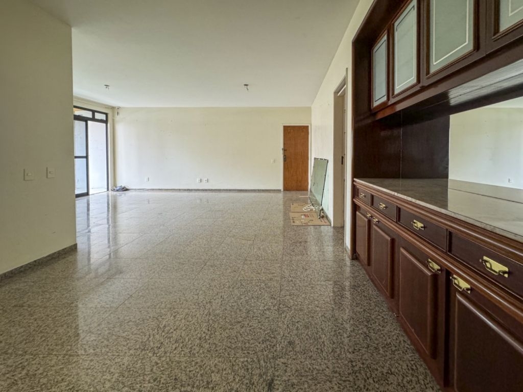 Imagem Apartamento com 4 Quartos à Venda, 215 m²em Meireles - Fortaleza