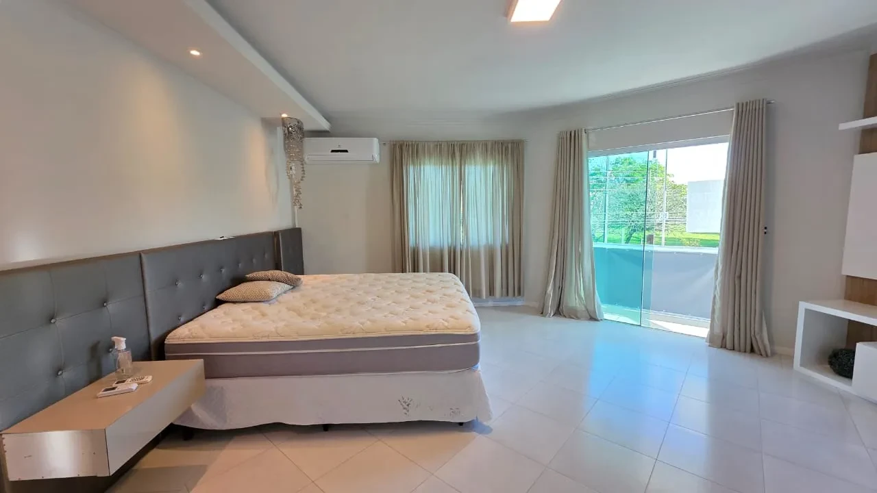 Foto do imóvel: Casa com 4 Quartos à Venda ou Locação, 378 m² em Pedra Branca - Palhoça