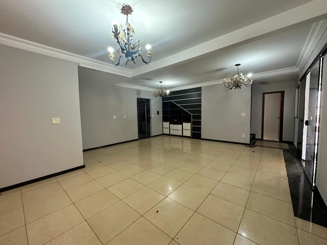 Imagem Sobrado com 6 Quartos à Venda, 411 m² em Setor Jaó - Goiânia Imagem Sobrado com 6 Quartos à Venda, 411 m² em Setor Jaó - Goiânia
