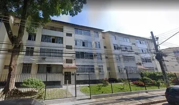 Condomínio Do Edifício Bloco 8, A Rua Santa Camila Pia, Entradas 61, 81 E 99 em Rio De Janeiro