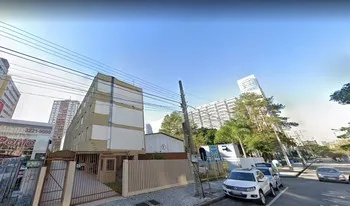 Condomínio Candido De Abreu em Curitiba