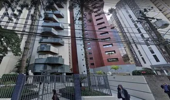 Condomínio Housetower em Curitiba