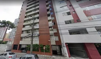 Condomínio Lamenha Lins em Curitiba