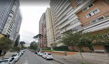 Condomínio Montbrison em Curitiba