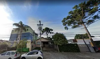 Condomínio Residêncial Village Cabral em Curitiba