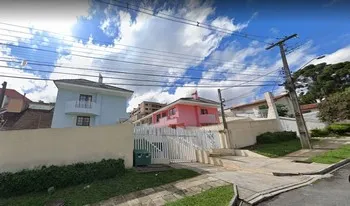 Condomínio Village Montese em Curitiba