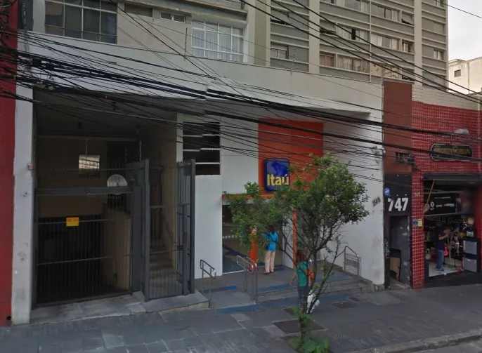 Condomínio Edmir Teixeira Pinheiros em São Paulo