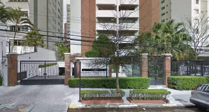 Condomínio Vinícius De Moraes Vila Nova Conceição em São Paulo