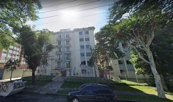 Condomínio Conjunto Residêncial Solar Das Pedras em Curitiba